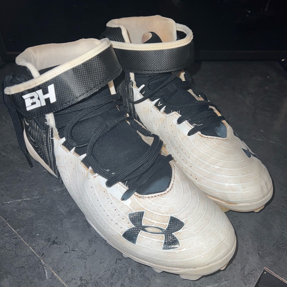 Men’s size 8.5 cleats